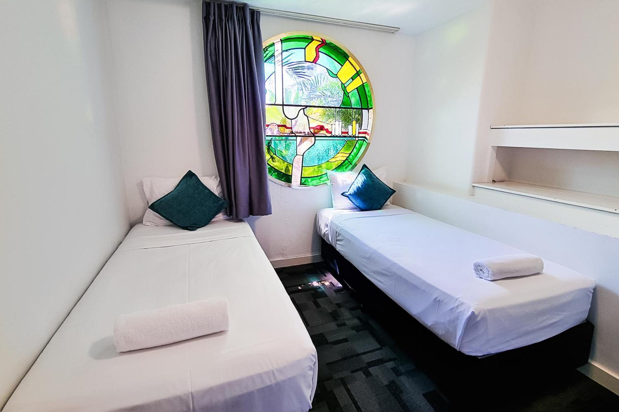 Tiki Hotel Apartments Surfers Paradise Gold Coast Bagian luar foto