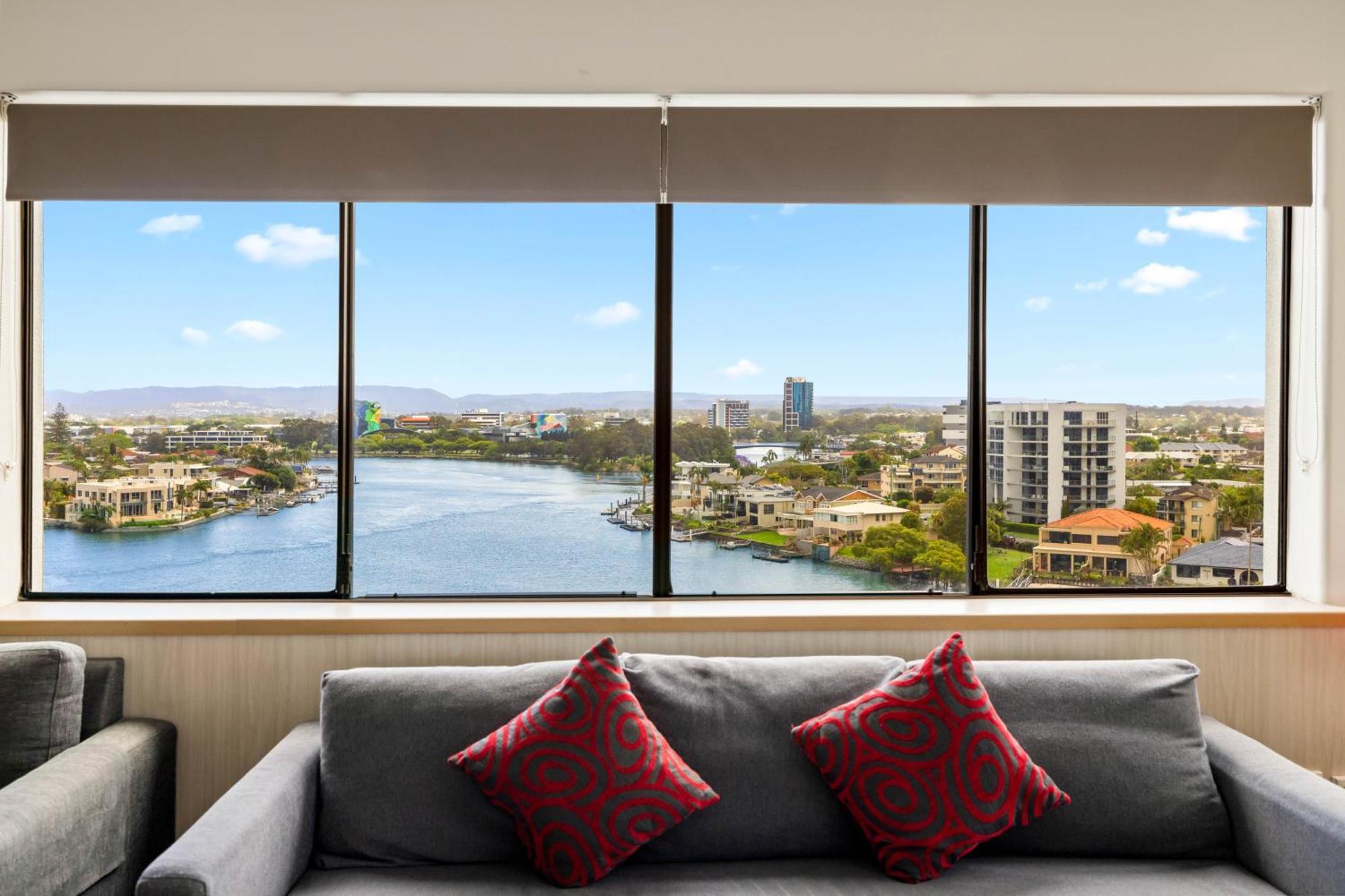 Tiki Hotel Apartments Surfers Paradise Gold Coast Bagian luar foto